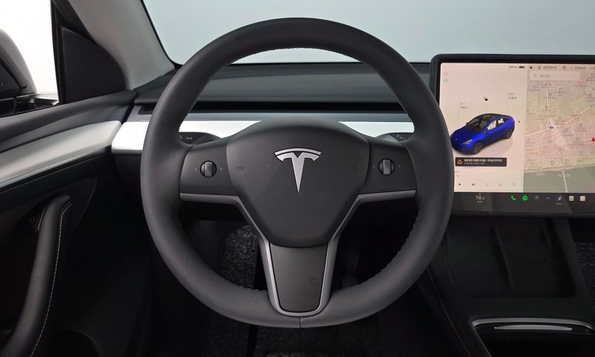 Tesla Model Y 2024