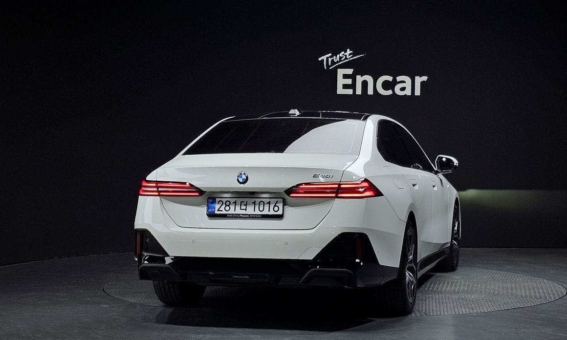 BMW 5-Series 2025