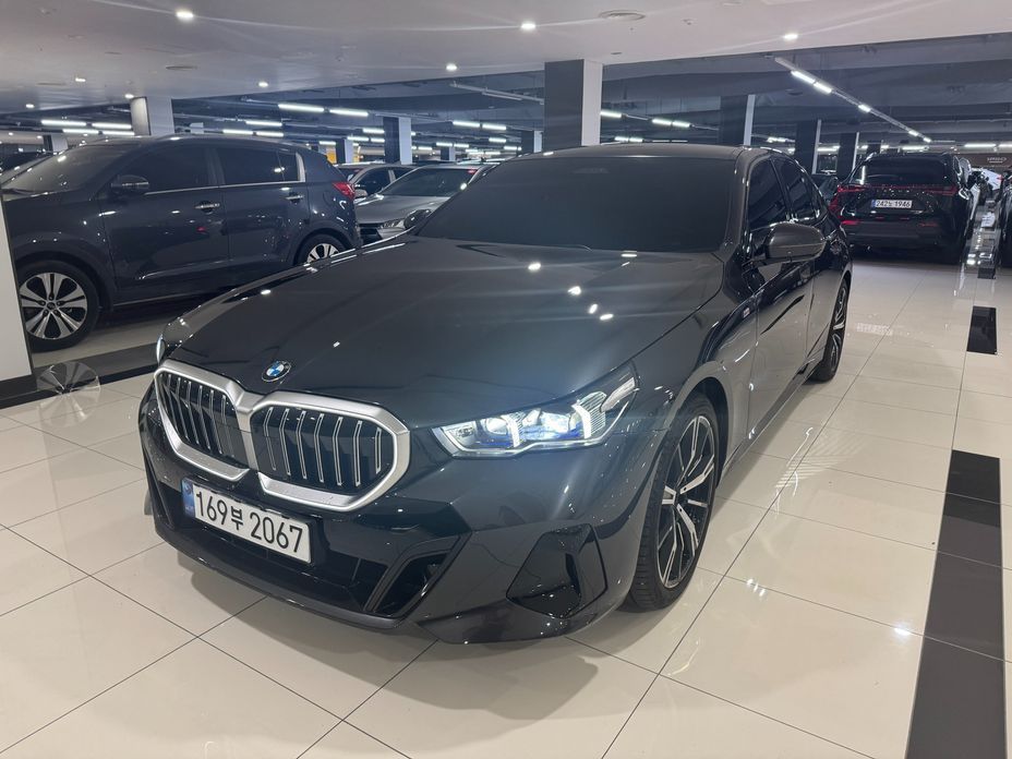 BMW 5-Series 2024