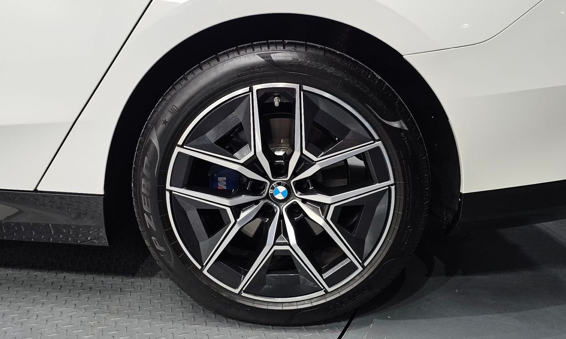 BMW 5-Series 2025