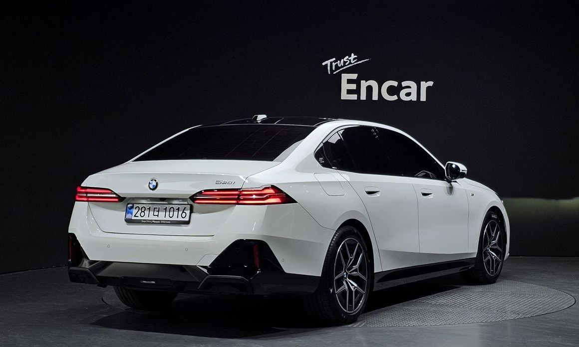 BMW 5-Series 2025