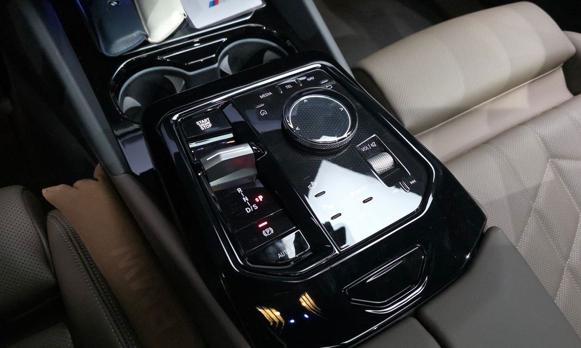BMW 5-Series 2024