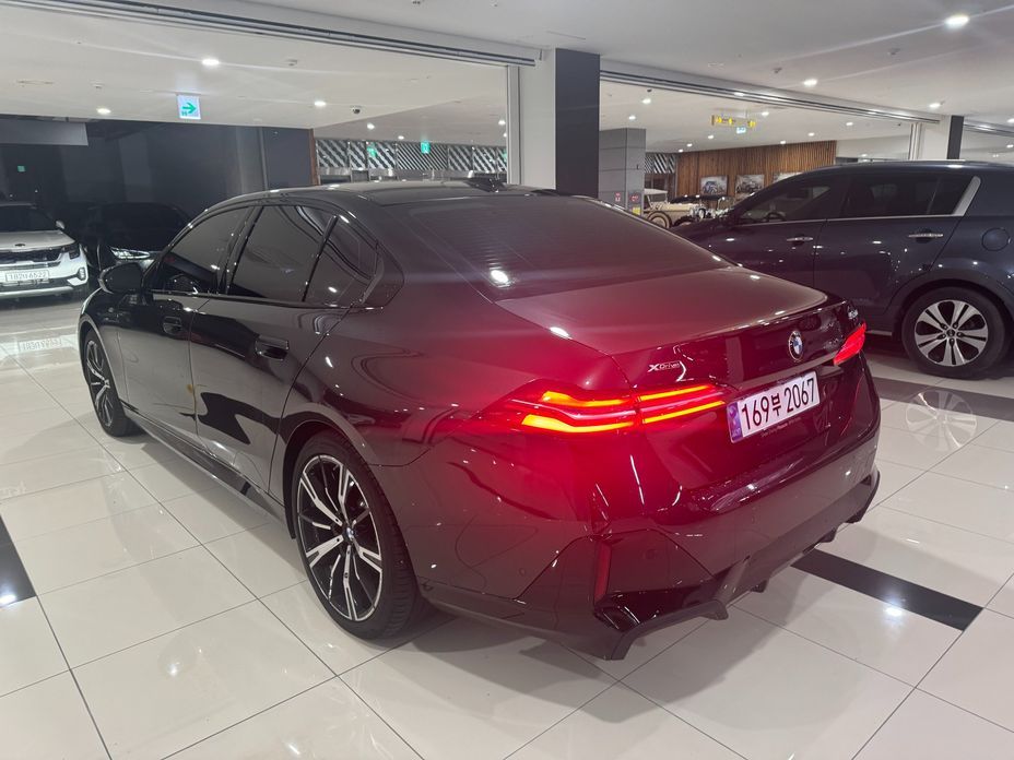 BMW 5-Series 2024