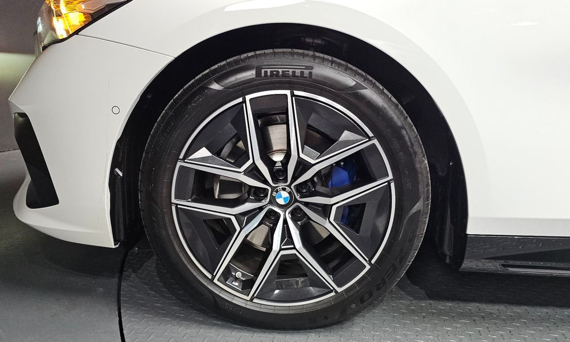BMW 5-Series 2025