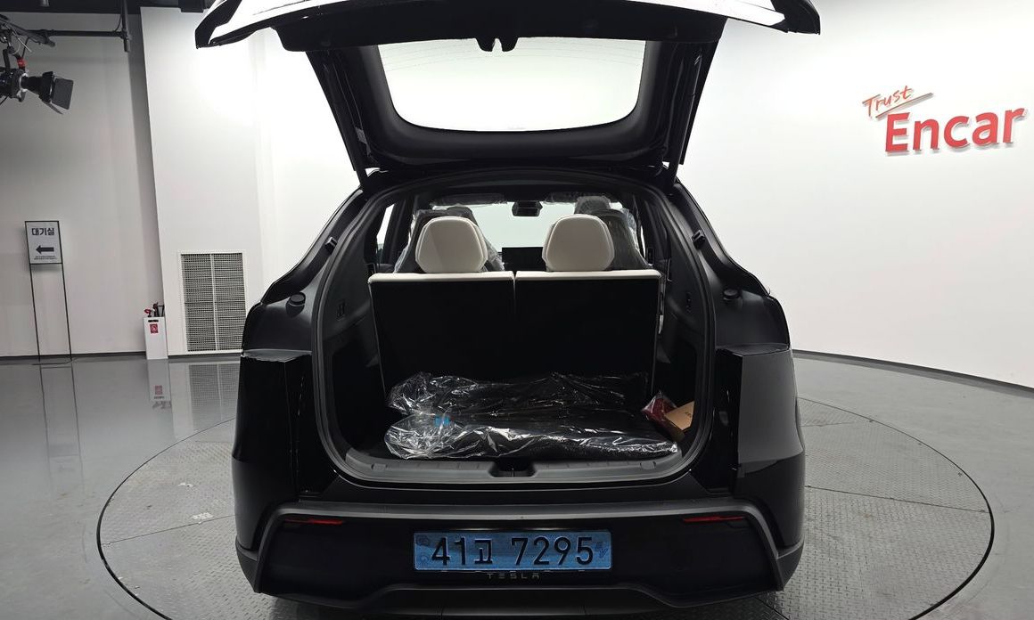 Tesla Model Y 2026