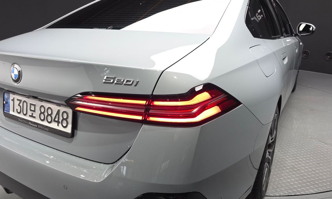 BMW 5-Series 2024