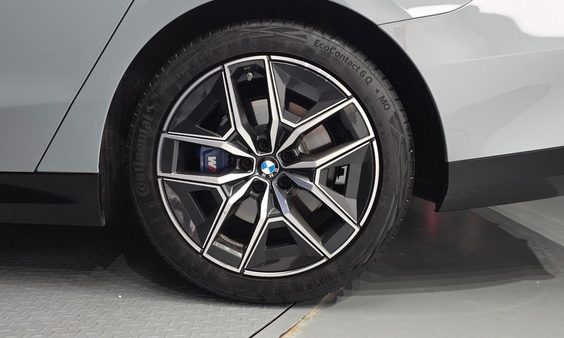 BMW 5-Series 2024