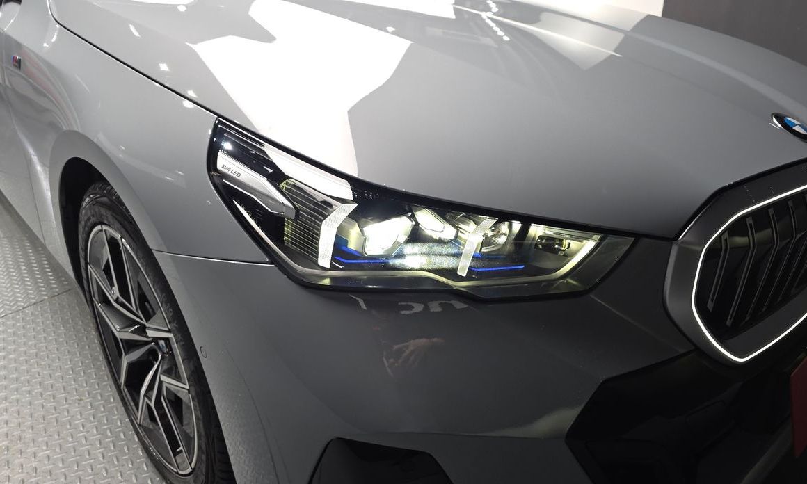 BMW 5-Series 2024