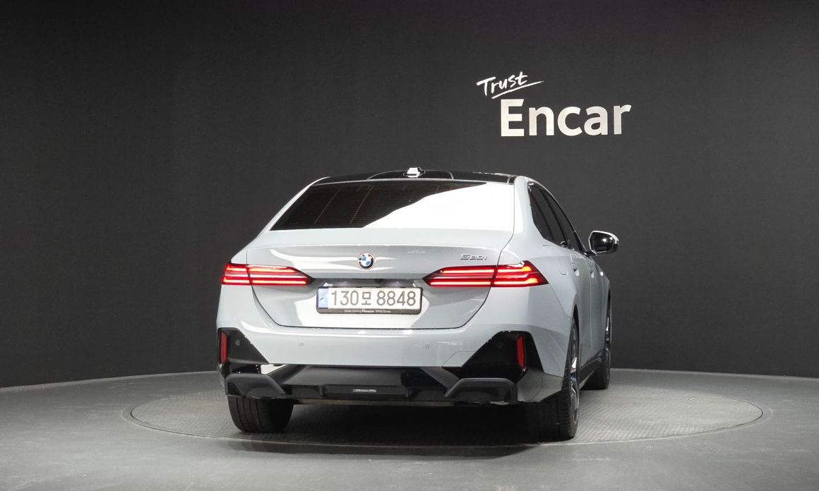 BMW 5-Series 2024