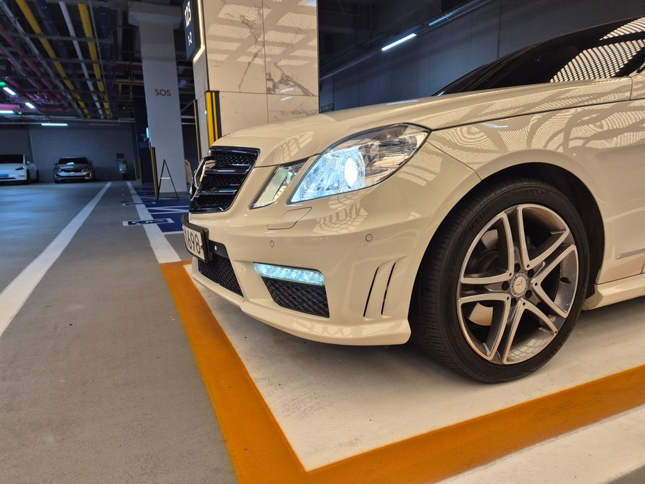 Mercedes-Benz E-Class 2011