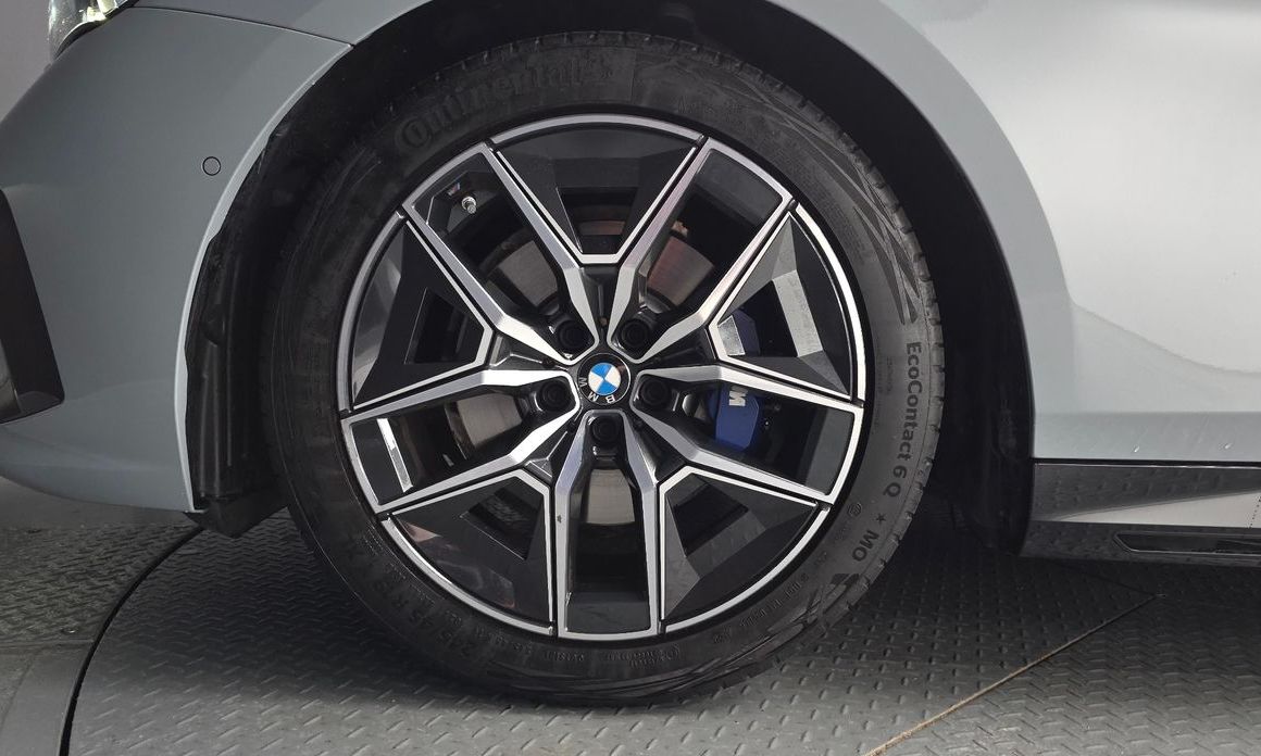 BMW 5-Series 2024
