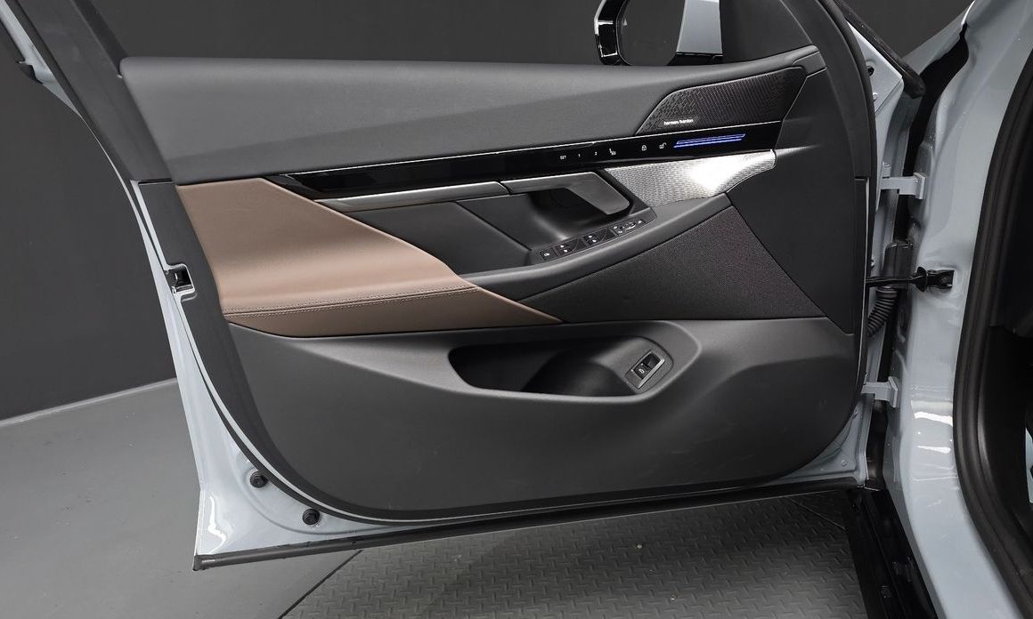 BMW 5-Series 2024
