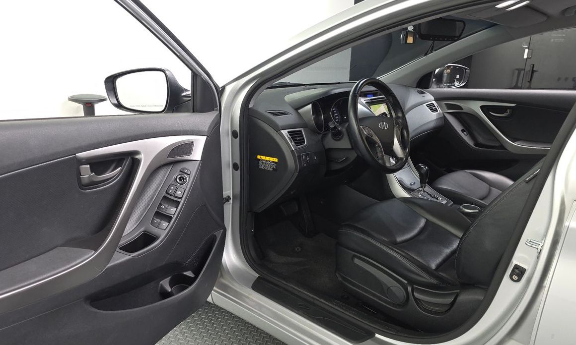 Hyundai AVANTE 2013