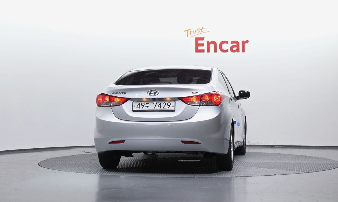 Hyundai AVANTE 2013