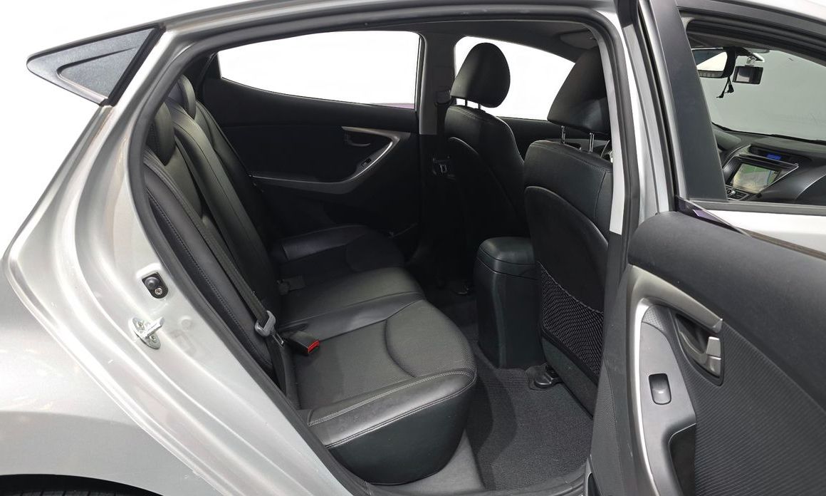 Hyundai AVANTE 2013
