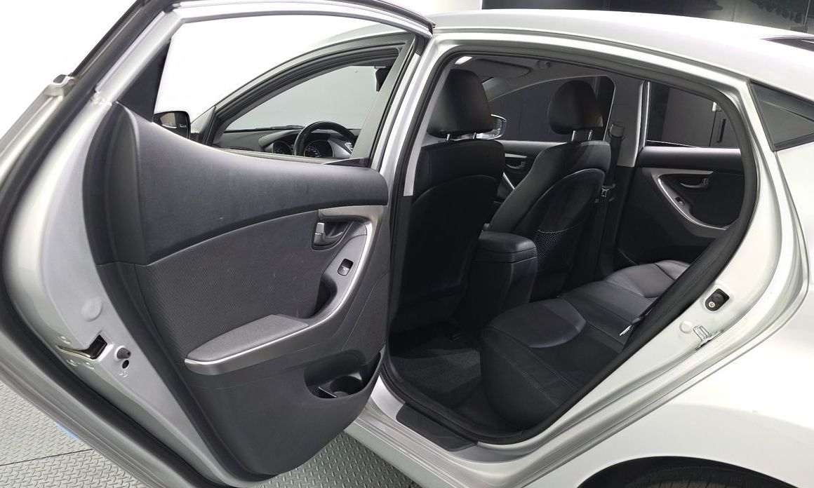 Hyundai AVANTE 2013