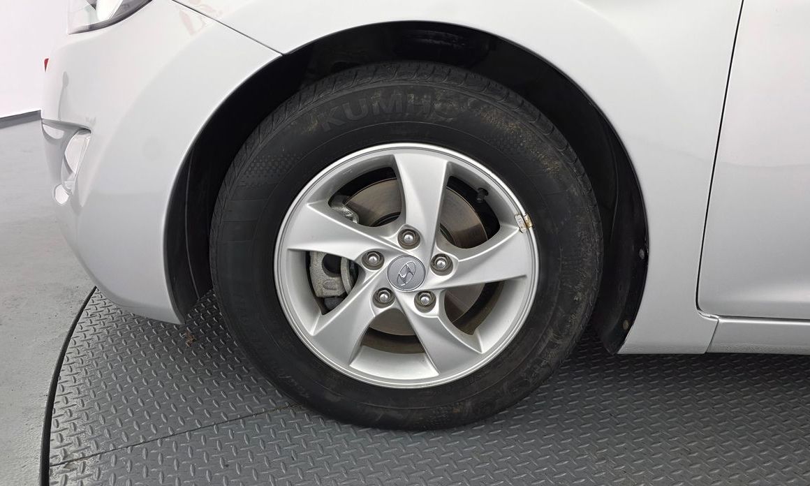 Hyundai AVANTE 2013