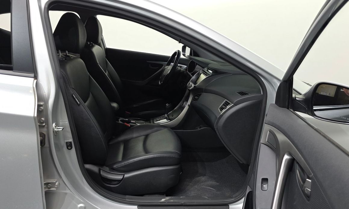 Hyundai AVANTE 2013
