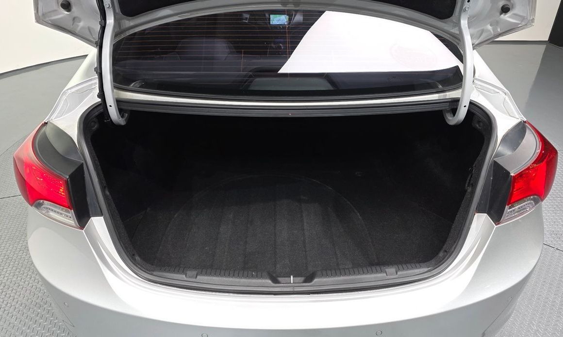 Hyundai AVANTE 2013