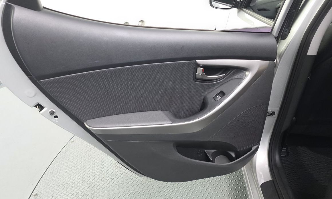 Hyundai AVANTE 2013