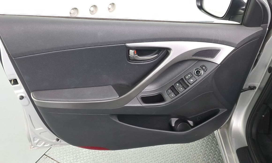 Hyundai AVANTE 2013