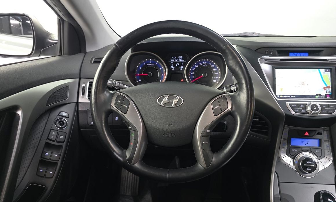 Hyundai AVANTE 2013
