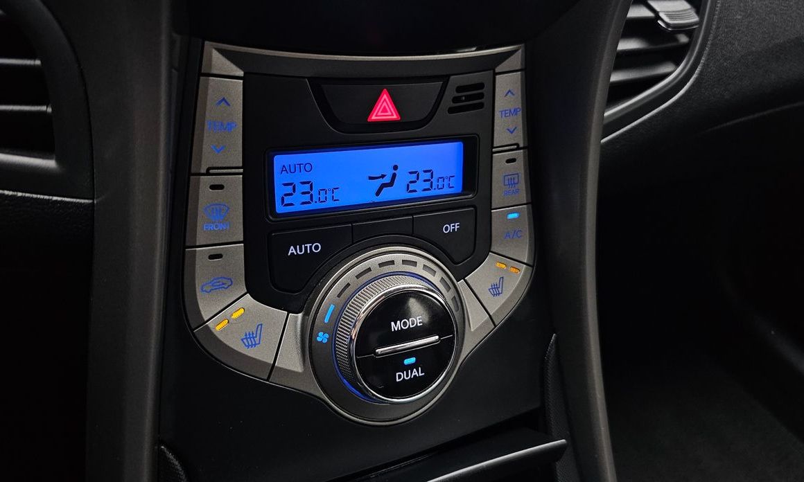 Hyundai AVANTE 2013