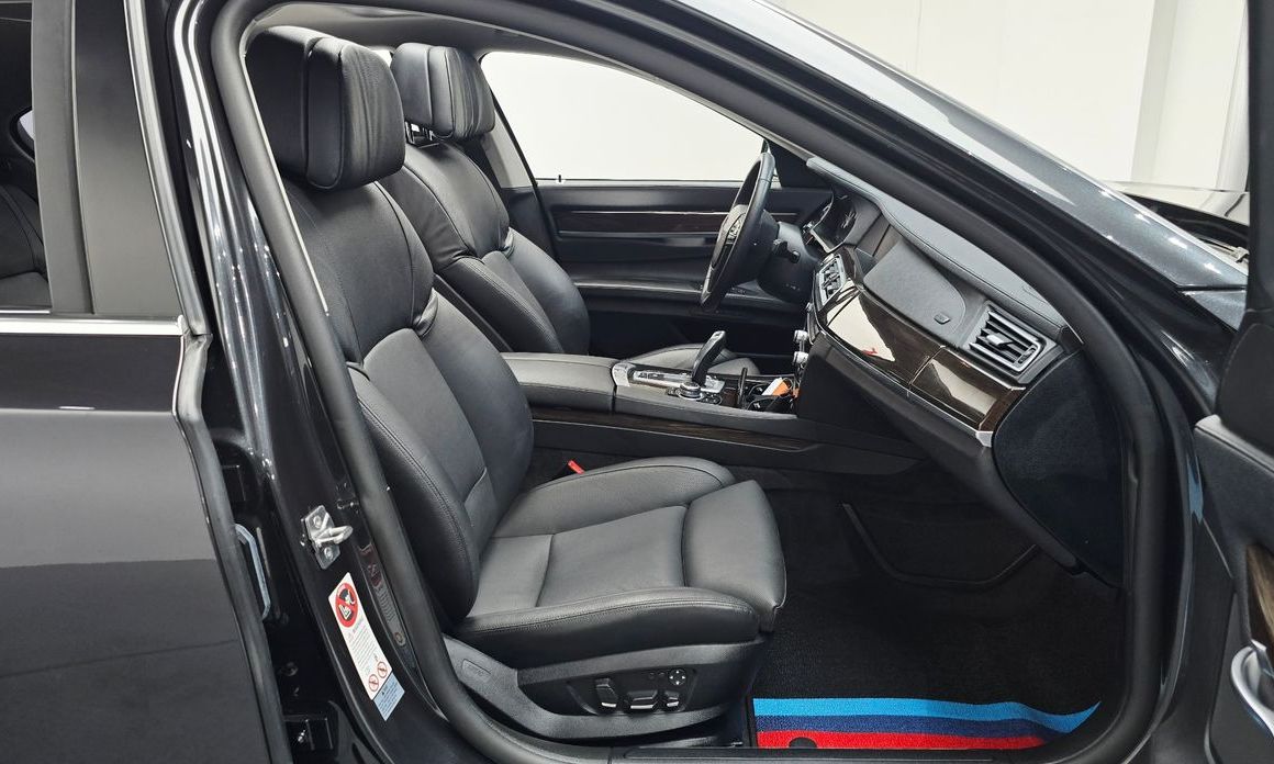 BMW 7-Series 2010