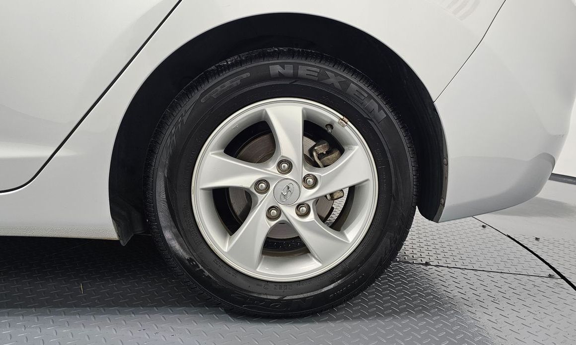 Hyundai AVANTE 2013