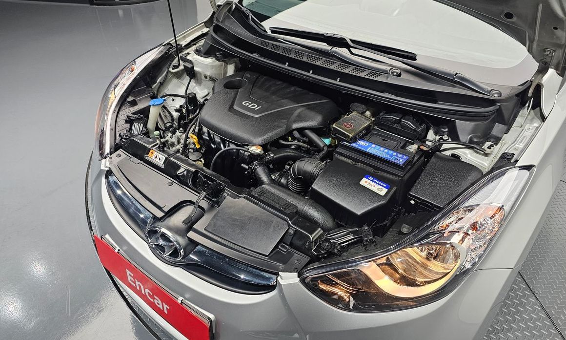 Hyundai AVANTE 2013