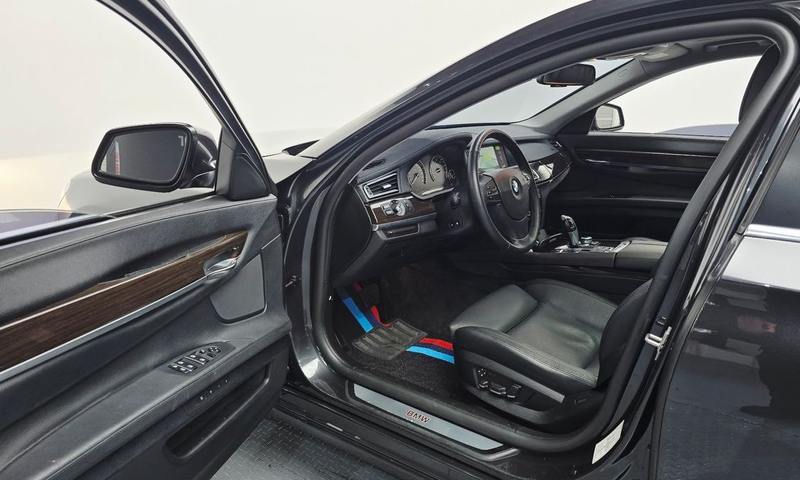 BMW 7-Series 2010