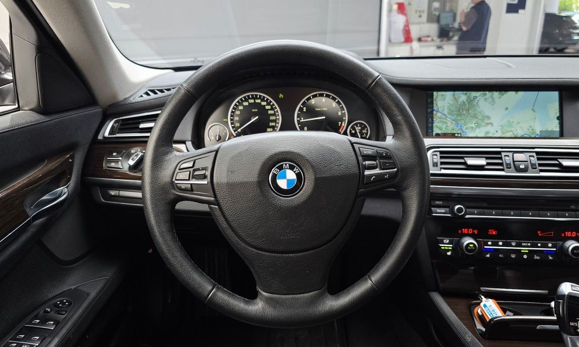 BMW 7-Series 2010