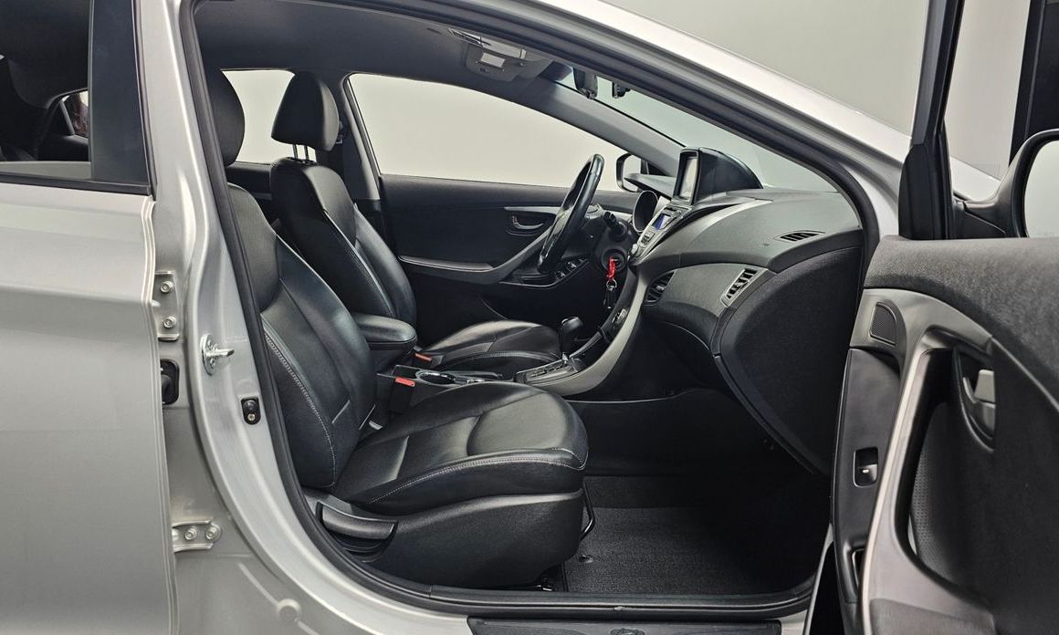 Hyundai AVANTE 2013