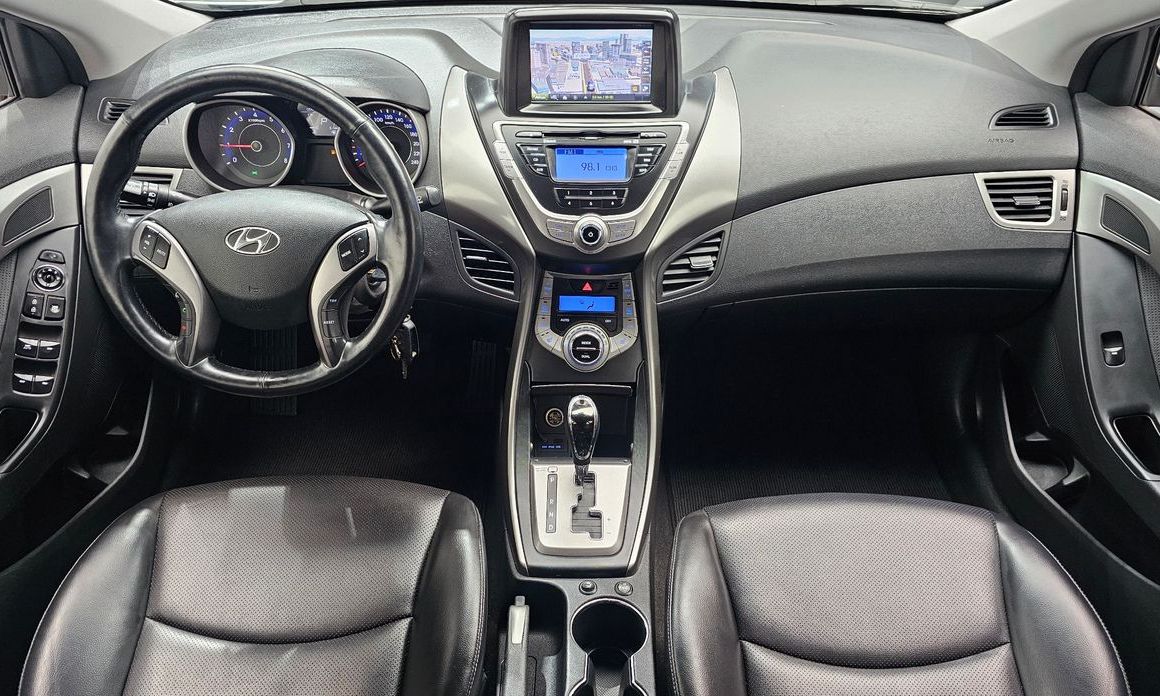 Hyundai AVANTE 2013