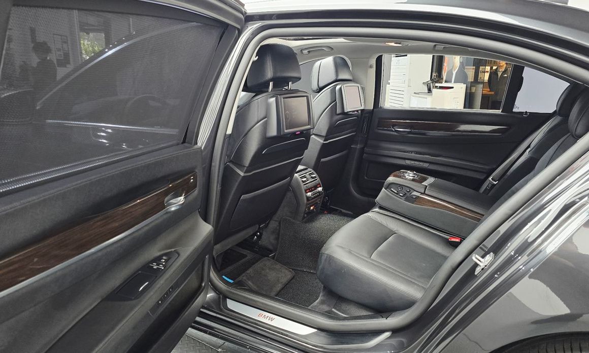 BMW 7-Series 2010