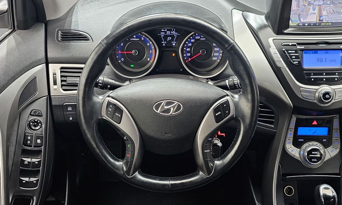 Hyundai AVANTE 2013