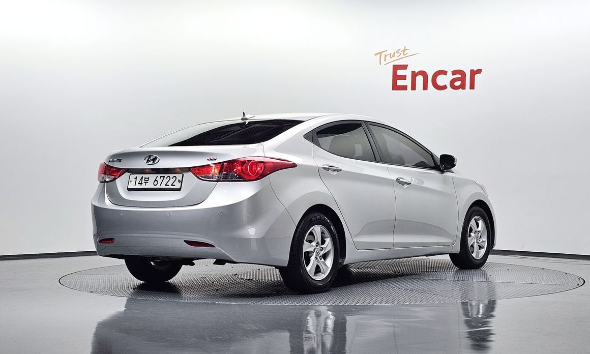 Hyundai AVANTE 2013