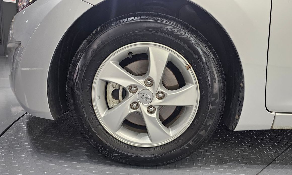 Hyundai AVANTE 2013