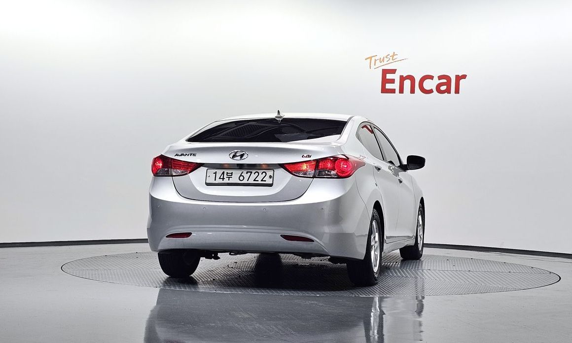Hyundai AVANTE 2013
