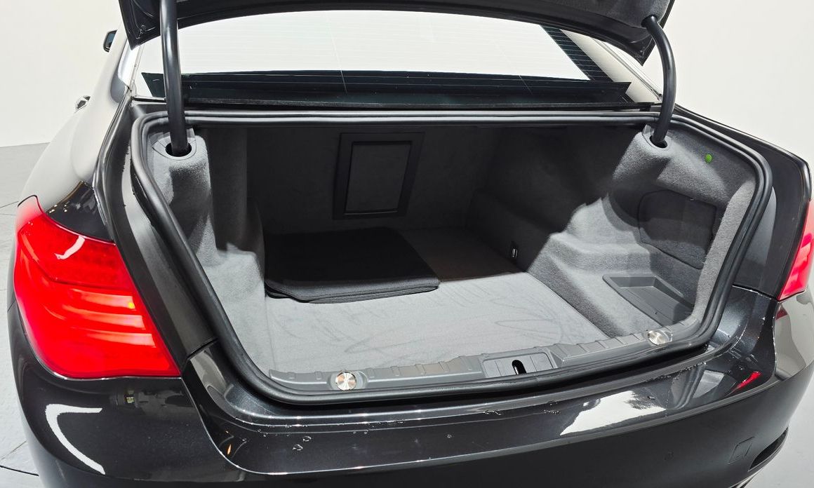 BMW 7-Series 2010