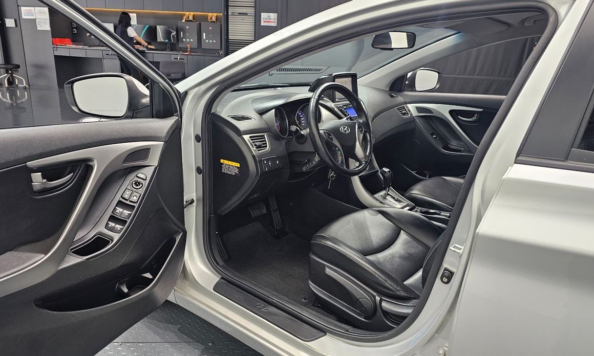 Hyundai AVANTE 2013