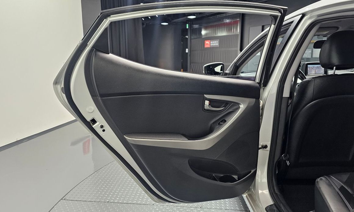 Hyundai AVANTE 2013