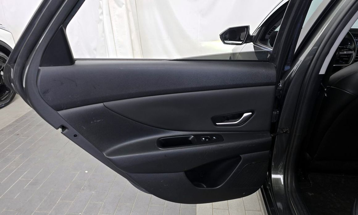 Hyundai AVANTE 2021