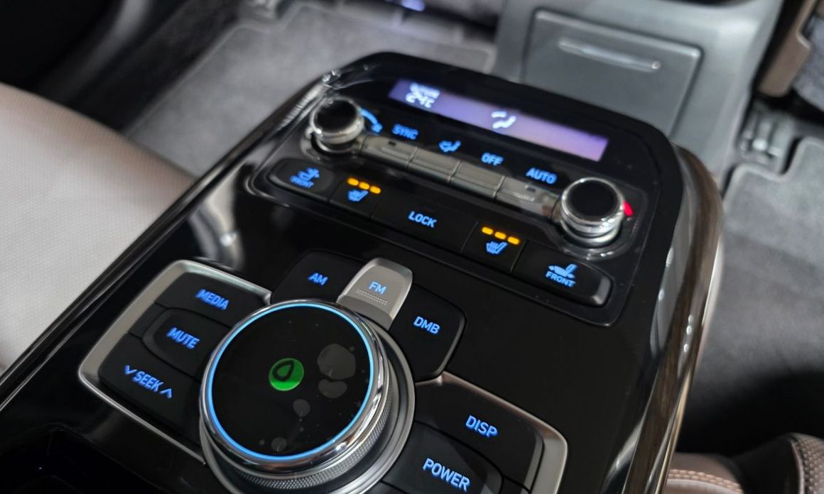 Genesis EQ900 2017