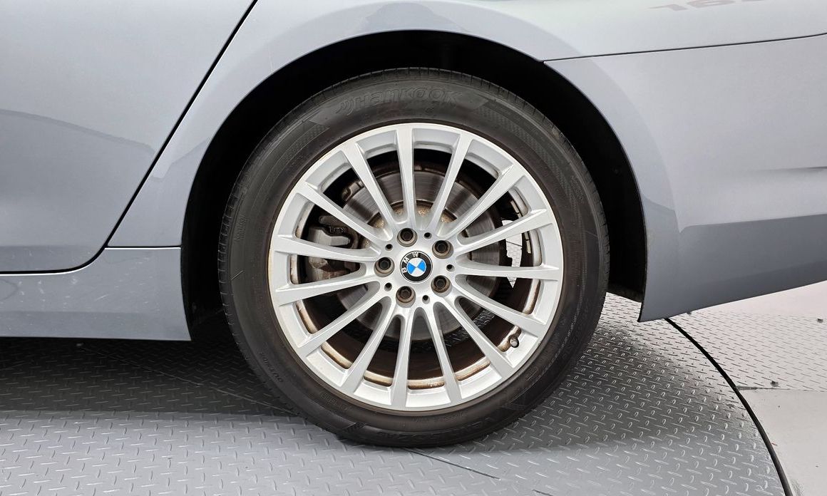 BMW 5-Series 2019