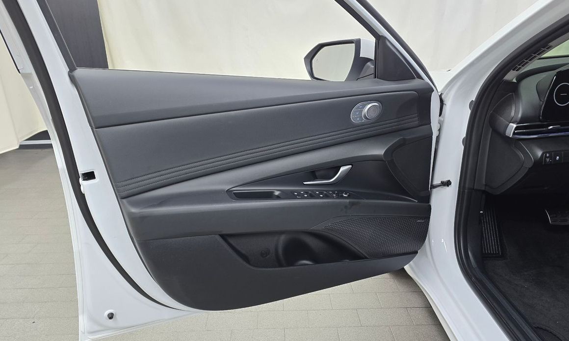 Hyundai AVANTE 2024