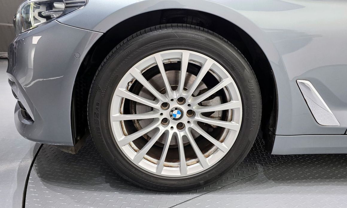 BMW 5-Series 2019