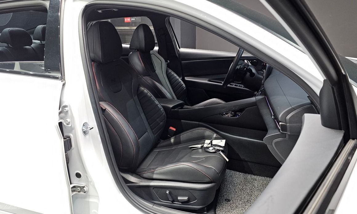 Hyundai AVANTE 2025