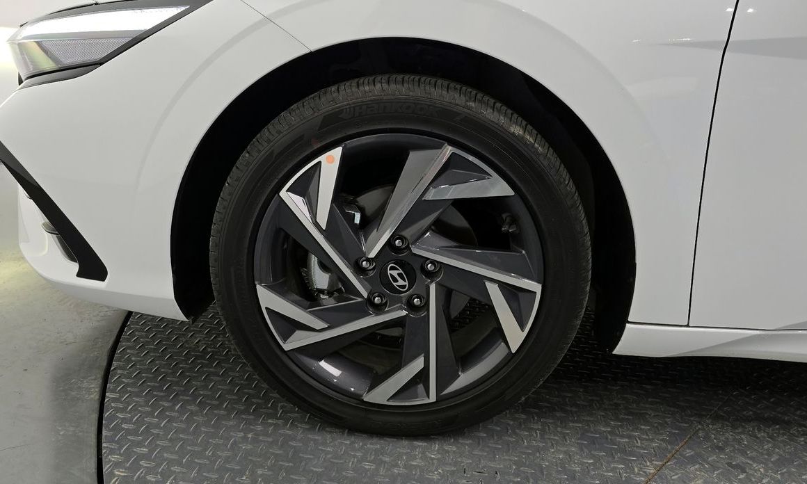 Hyundai AVANTE 2025