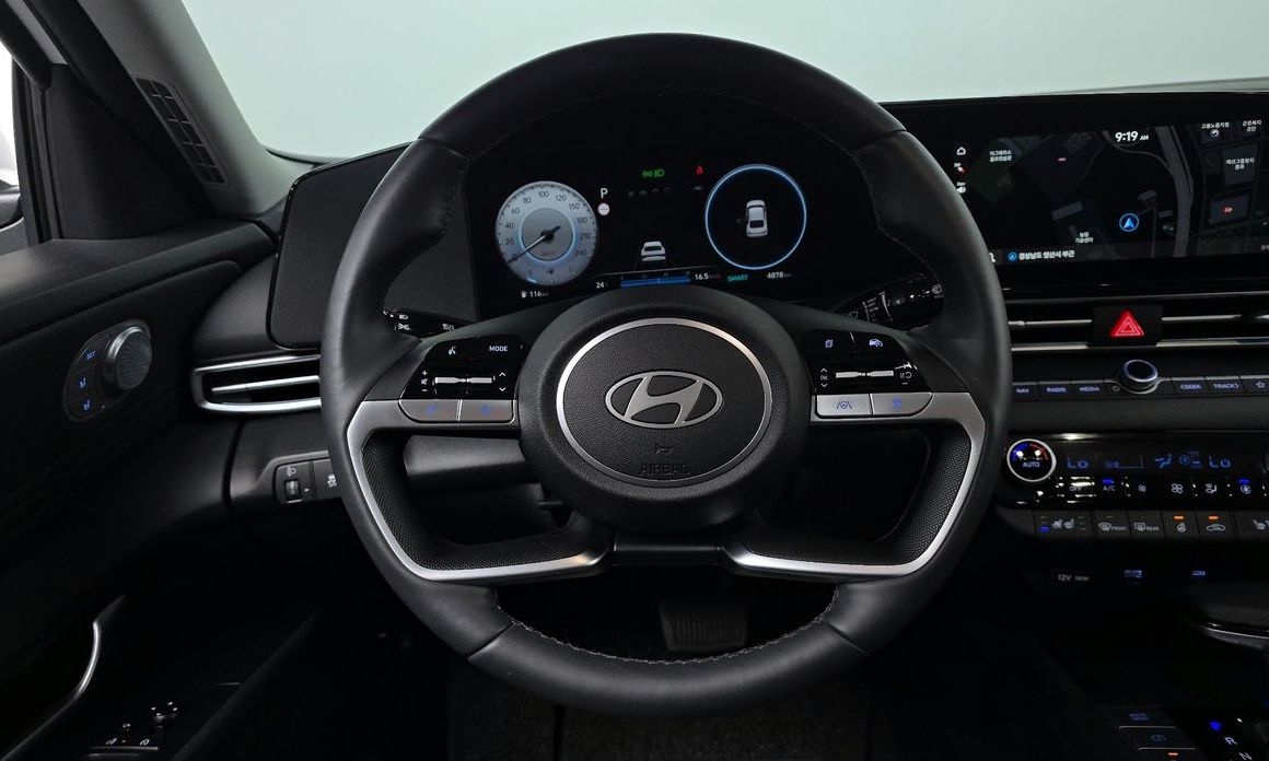Hyundai AVANTE 2025